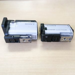 HDR-AS300とAS200 ハウジング底部