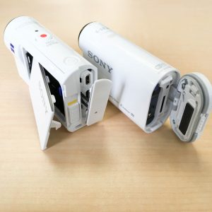 HDR-AS300とAS200 背面端子部