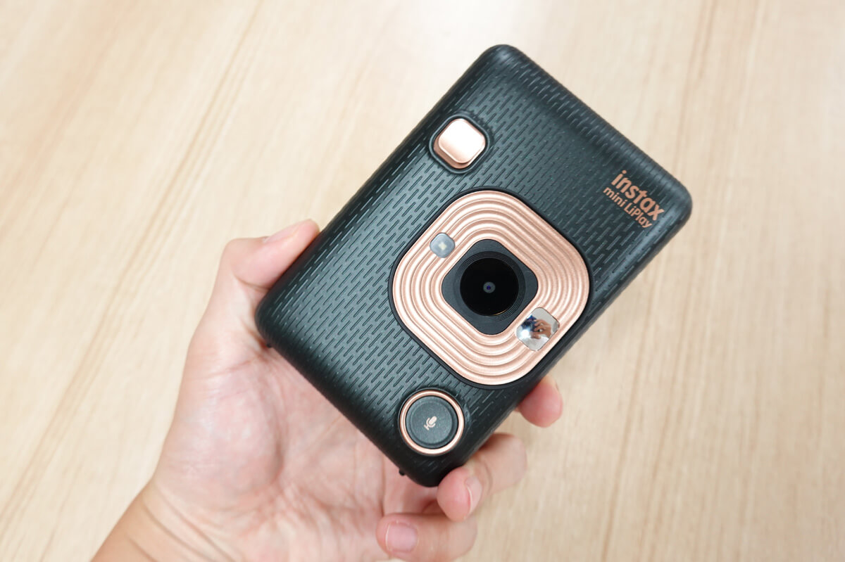 [速報]新時代チェキ“instax mini LiPlay”は録音できるデジタルチェキ！特徴を徹底解説