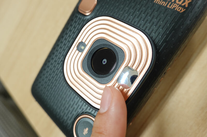 ついに録音機能！？「チェキ instax mini LiPlay」の特徴 自撮りや加工など女子に嬉しい特徴も