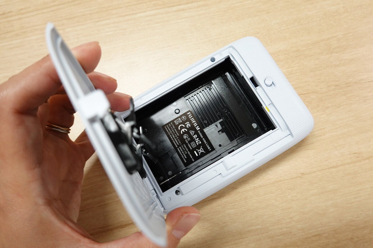 「チェキ instax mini Link」を実際に使って使い方を解説 本体の使い方