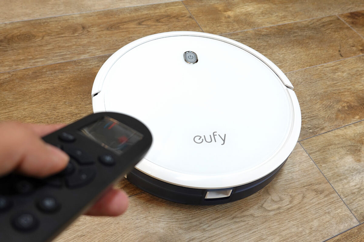 Anker Eufy RoboVac 11Sの5つの特長 5. 簡単リモコン操作で開始時間設定も可能
