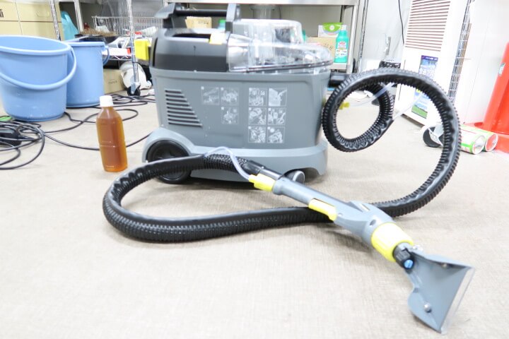 ケルヒャーのカーペットリンスクリーナー Puzzi 8/1 Cを実機 ケルヒャーのカーペットリンスクリーナー Puzzi 8/1 Cを実機