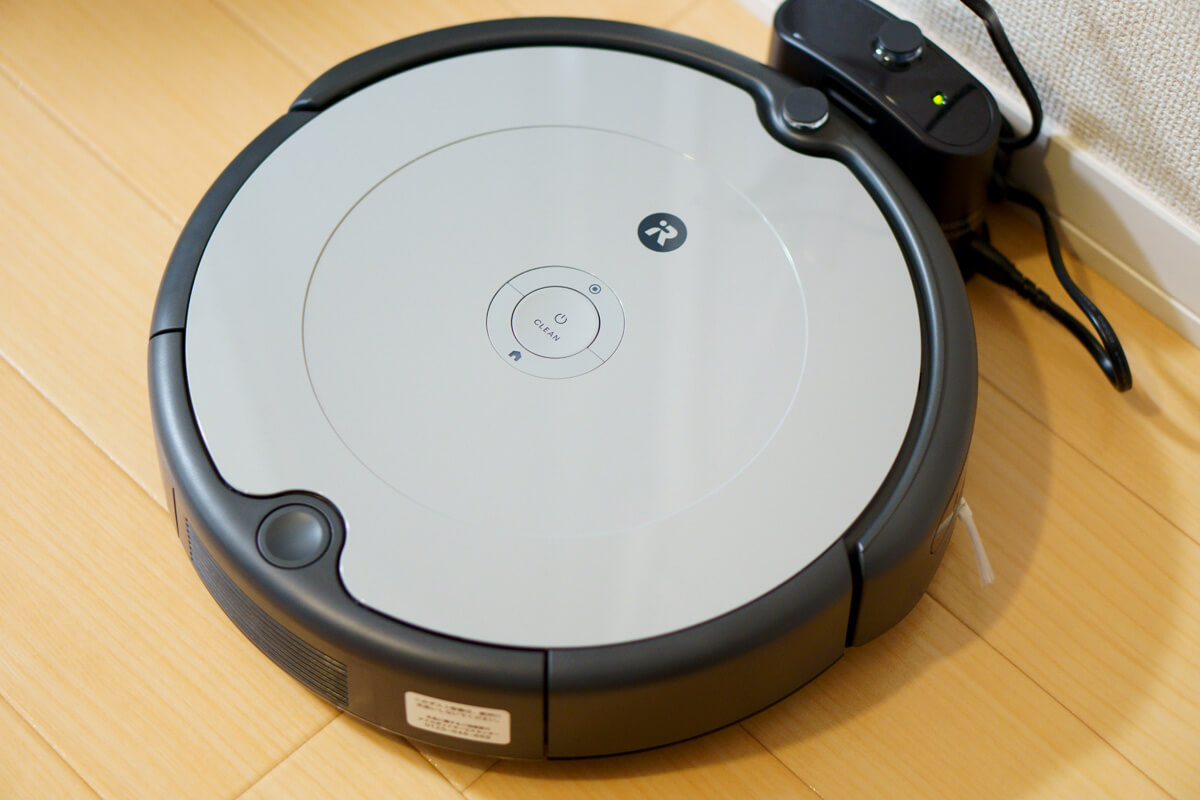 iRobotルンバ692を実際に使ってレビュー 充電後、ボタンを押して掃除開始！