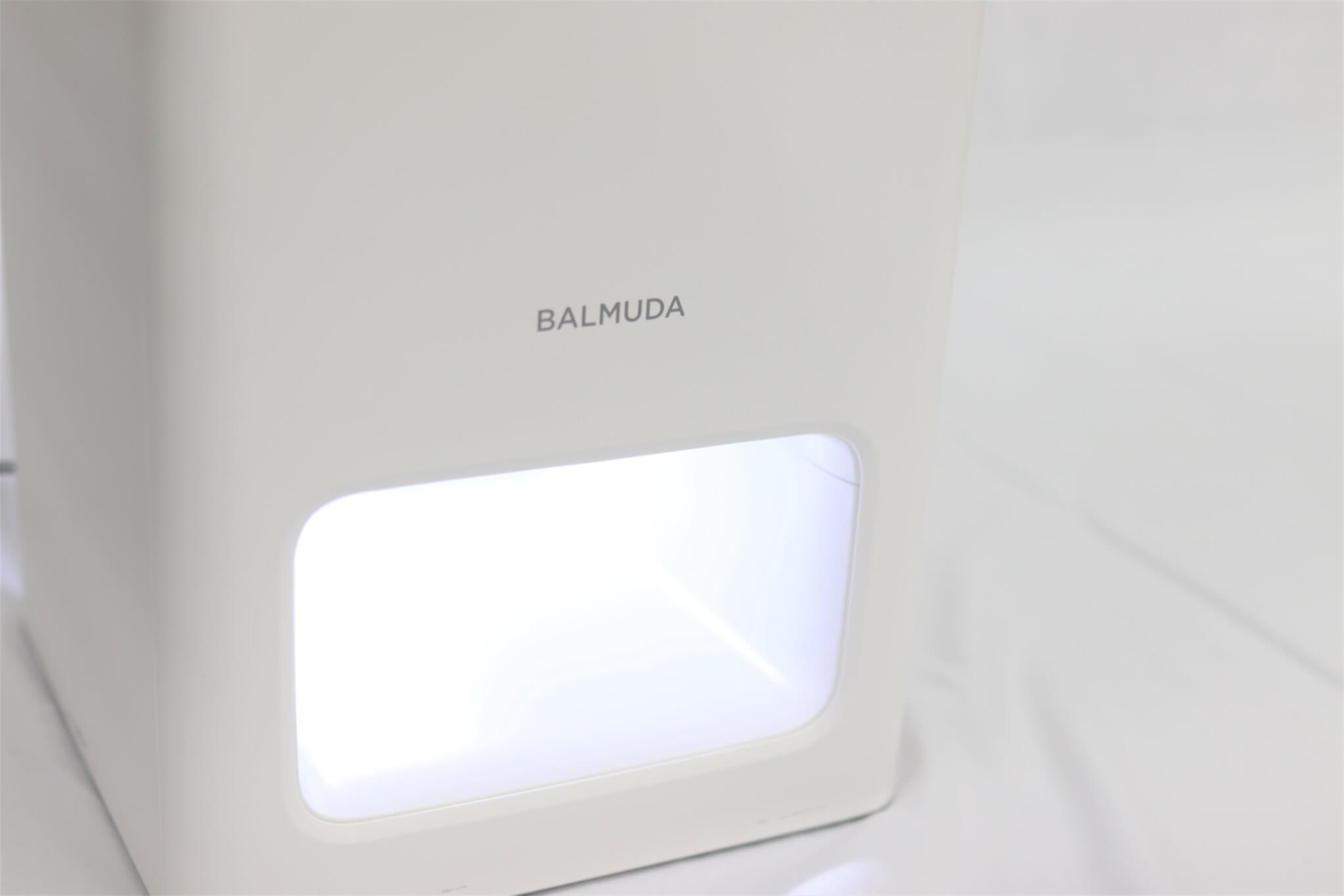 BALMUDAの空気清浄機「The Pure A01A」使用レビュー。デザインも BALMUDAの空気清浄機「The Pure A01A」使用レビュー。デザインも