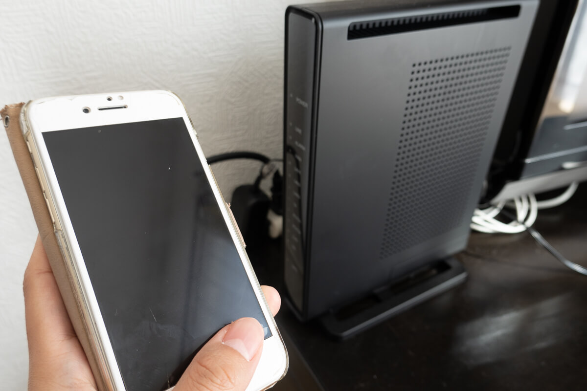 ルンバのスマホアプリ「iRobot HOME」の初期設定方法1. スマホを自宅のWi-Fiに接続