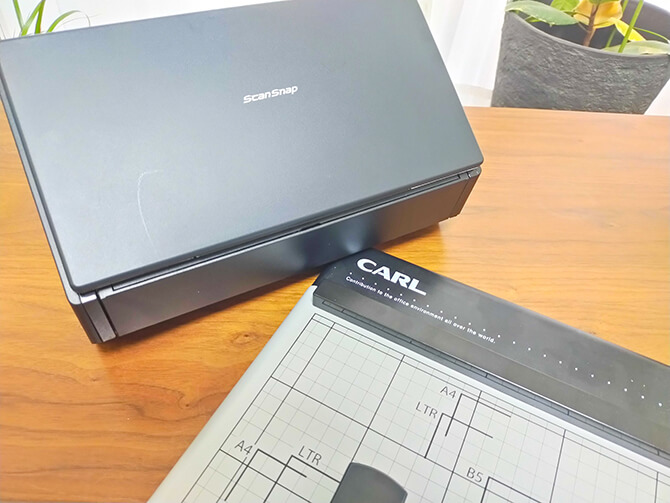 カール裁断機「DC-210N」と富士通スキャナ「ScanSnap FI-IX500A」