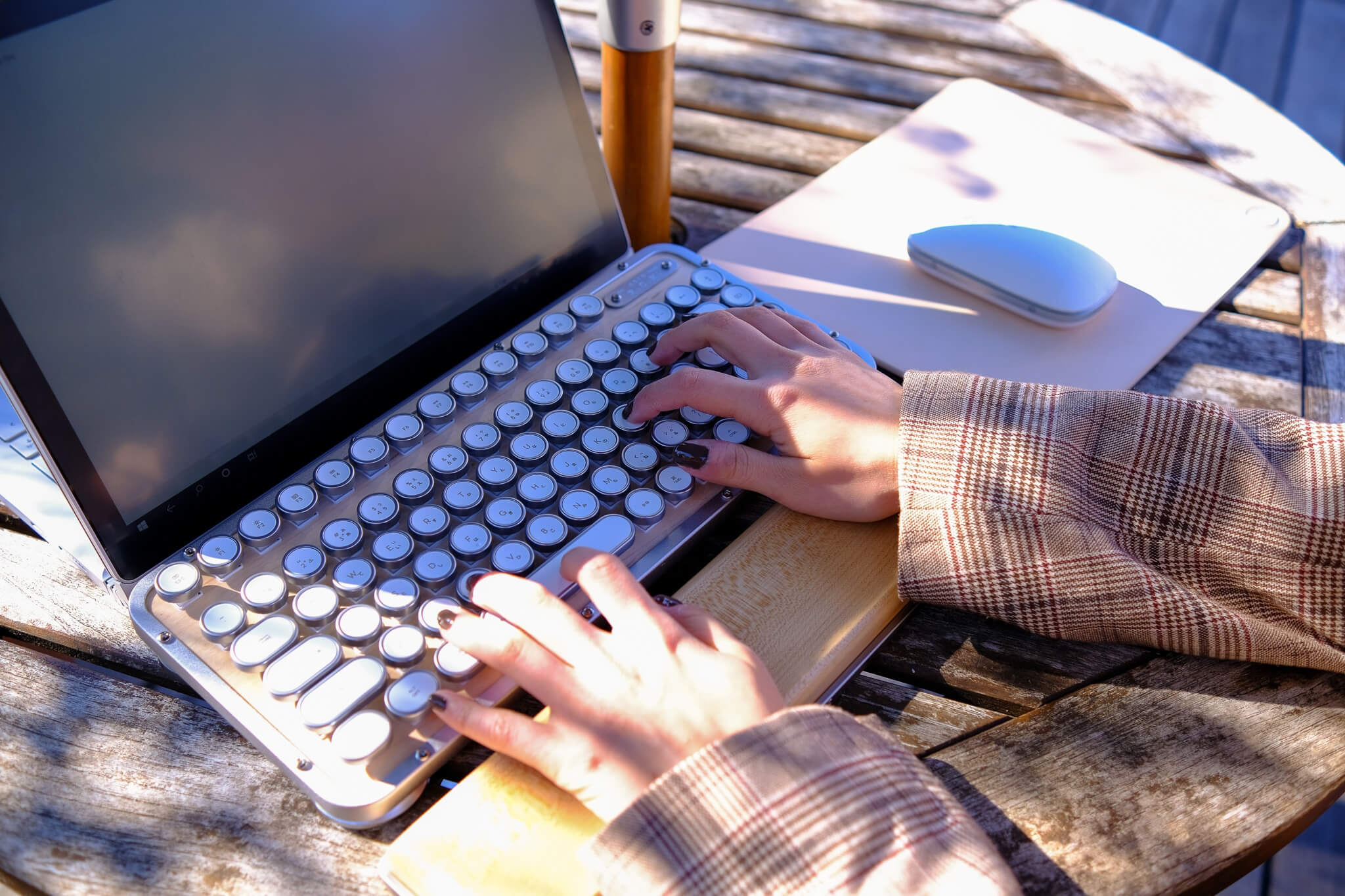 AZIOレトロクラシックキーボード PC接続〜使用までをレビュー　パームレスト