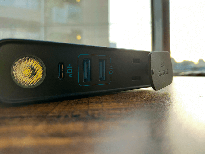 Anker PowerHouse 100は4台同時に充給電が可能