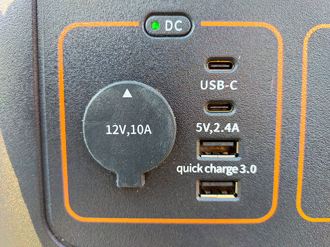 Jackeryのポータブル電源 1000のUSB-AはQC 3.0対応
