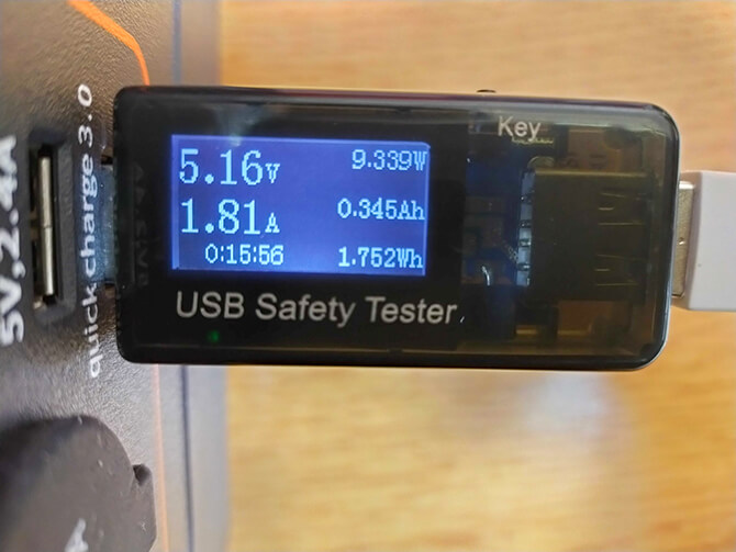 Jackeryのポータブル電源 1000のUSB-A(QC 3.0)の出力