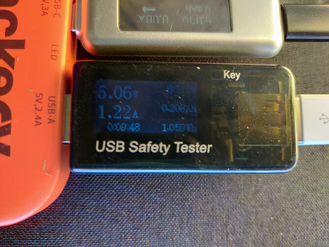 Jackeryのソーラーパネル100のUSB-Aの出力チェック