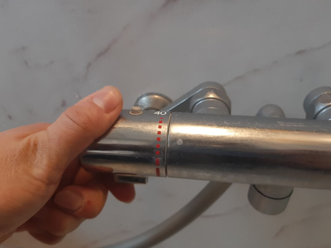 お湯が冷たく感じるのはミストの性質によるもの