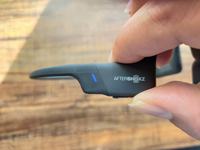 AfterShokz AEROPEXのバッテリー