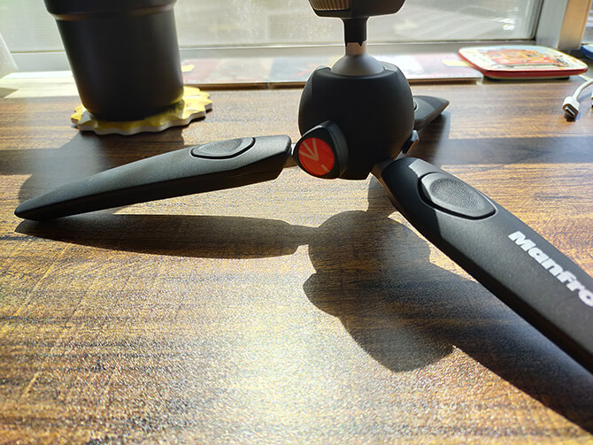 Manfrotto PIXI EVOはローアングルも対応
