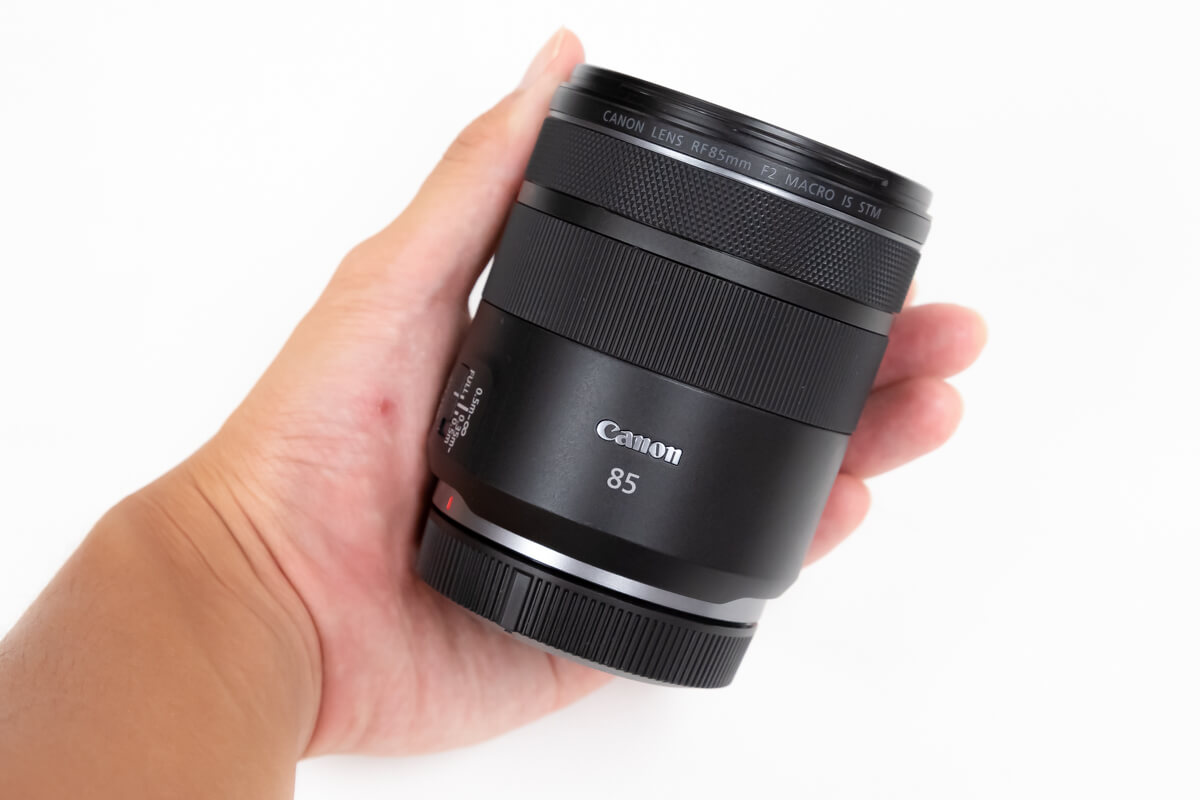 RF85mm F2 MACRO IS STM 携帯性