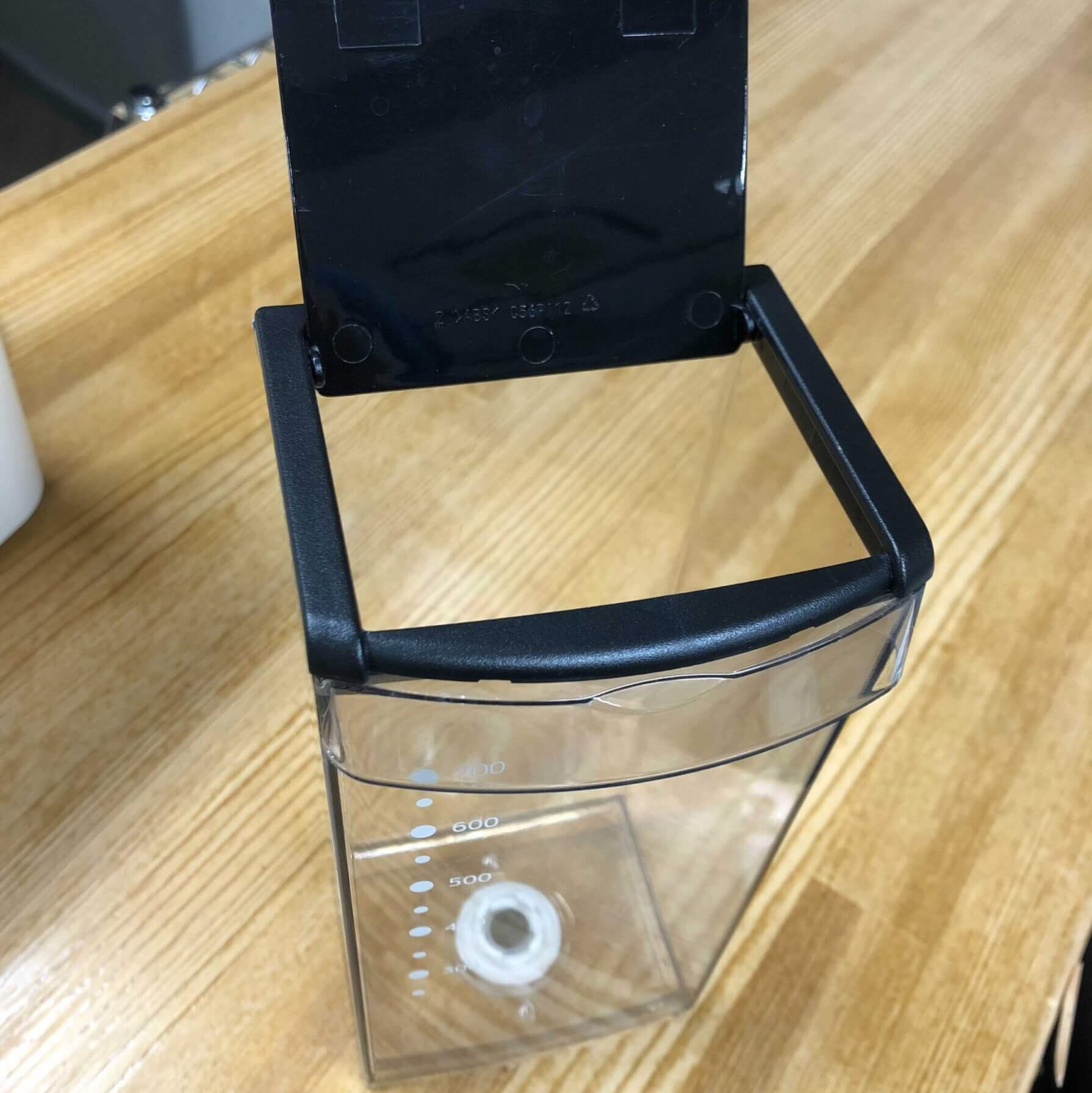 水タンクに水を入れる