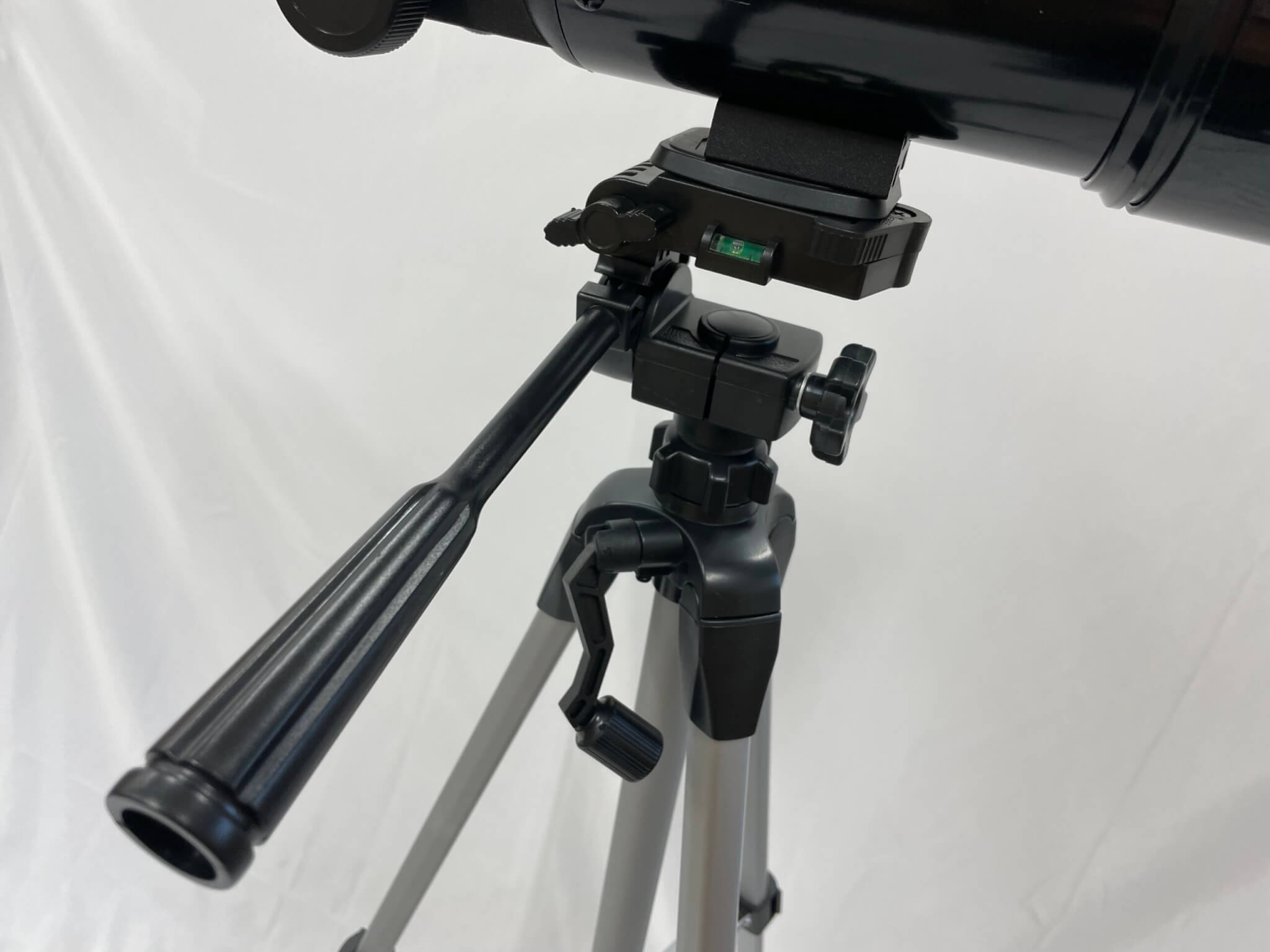 セレストロン「Travel Scope 80 with BP & SPH」の特徴 本格的な調整が可能な三脚
