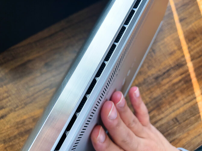 DELLのXPS 13 OLEDモデルの発熱
