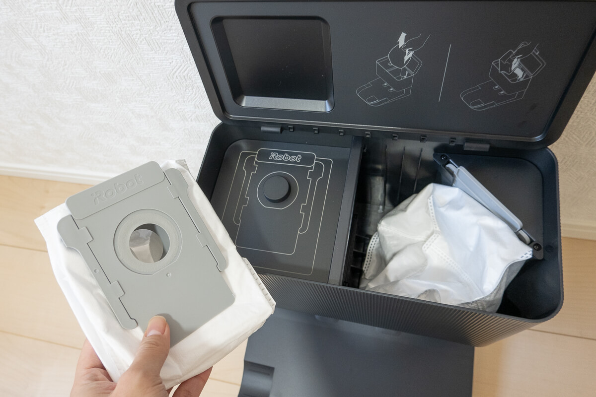 価格だけじゃない！ルンバの選び方 7つのポイント 自動ゴミ収集機能があればゴミ捨ての手間も省ける