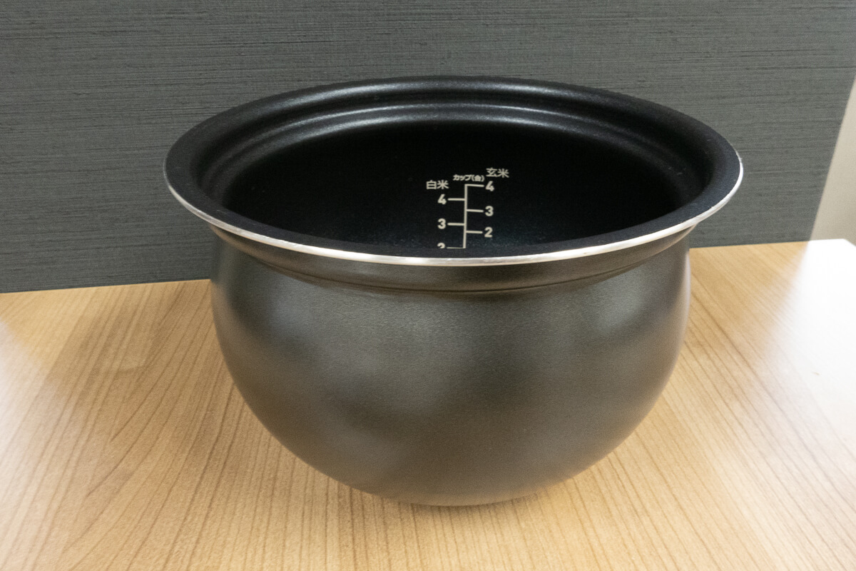 ラクラ・クッカープラス CY352AJPの特徴　球状の内鍋でムラなく加熱
