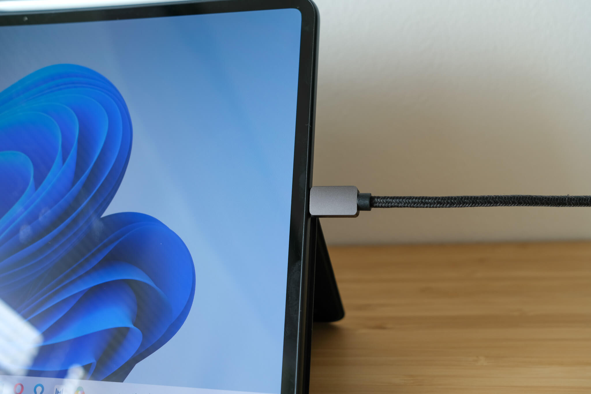 HUAWEI Matebook（タブレットPC）と周辺機器 HUAWEI MateBookは真に「オールラウンダーな2in1」か？ 実機を