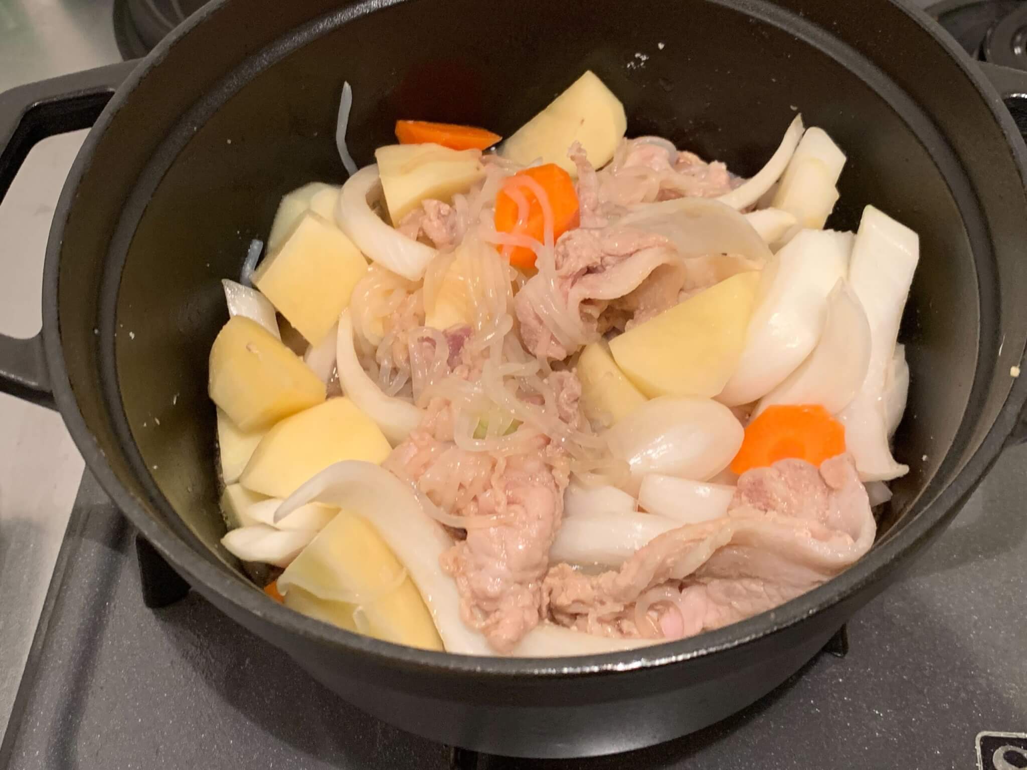 staub ストウブ ピコ ココット ラウンド　肉じゃが