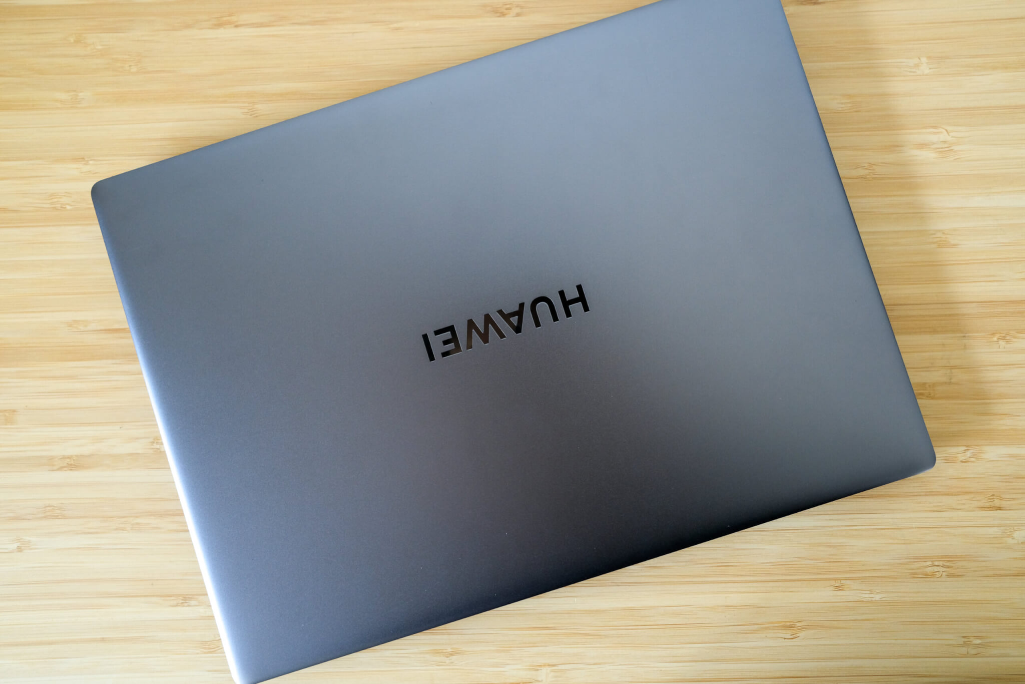 HUAWEI MateBook 14　スタイリッシュなデザイン