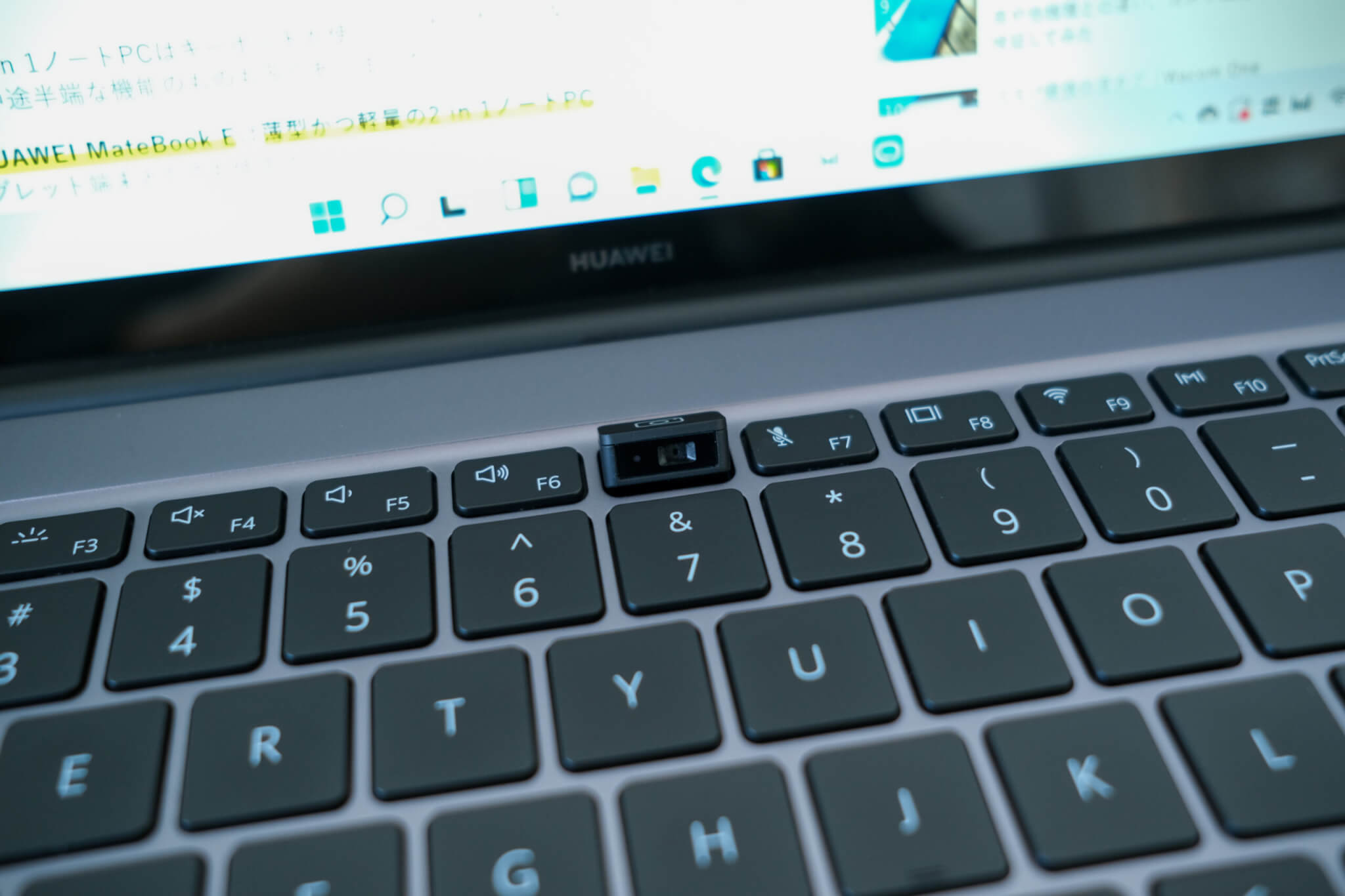 HUAWEI MateBook 14　キーボード内蔵のカメラ