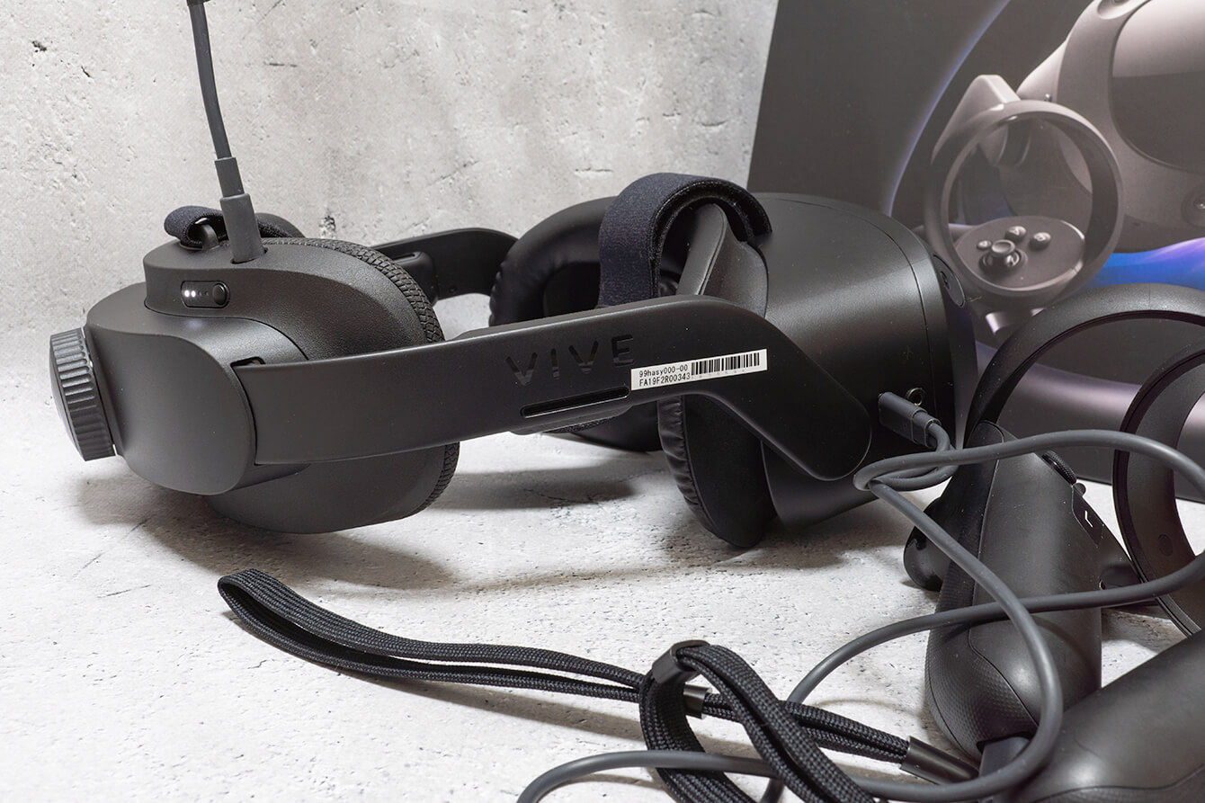 HTC VIVE Focus 3の充電方法