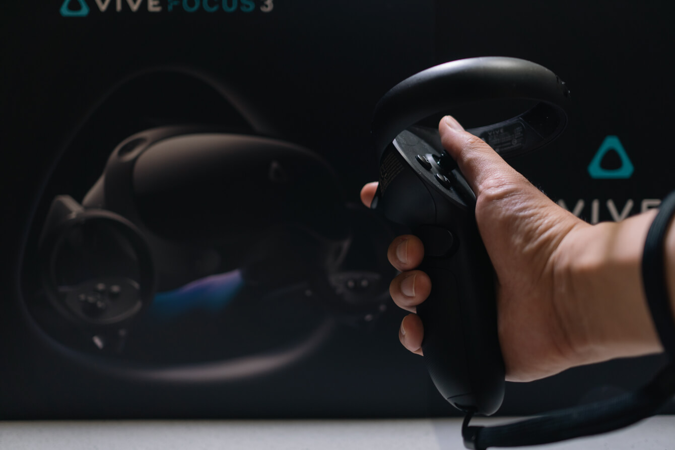 HTC VIVE Focus 3のコントローラーのグリップ感