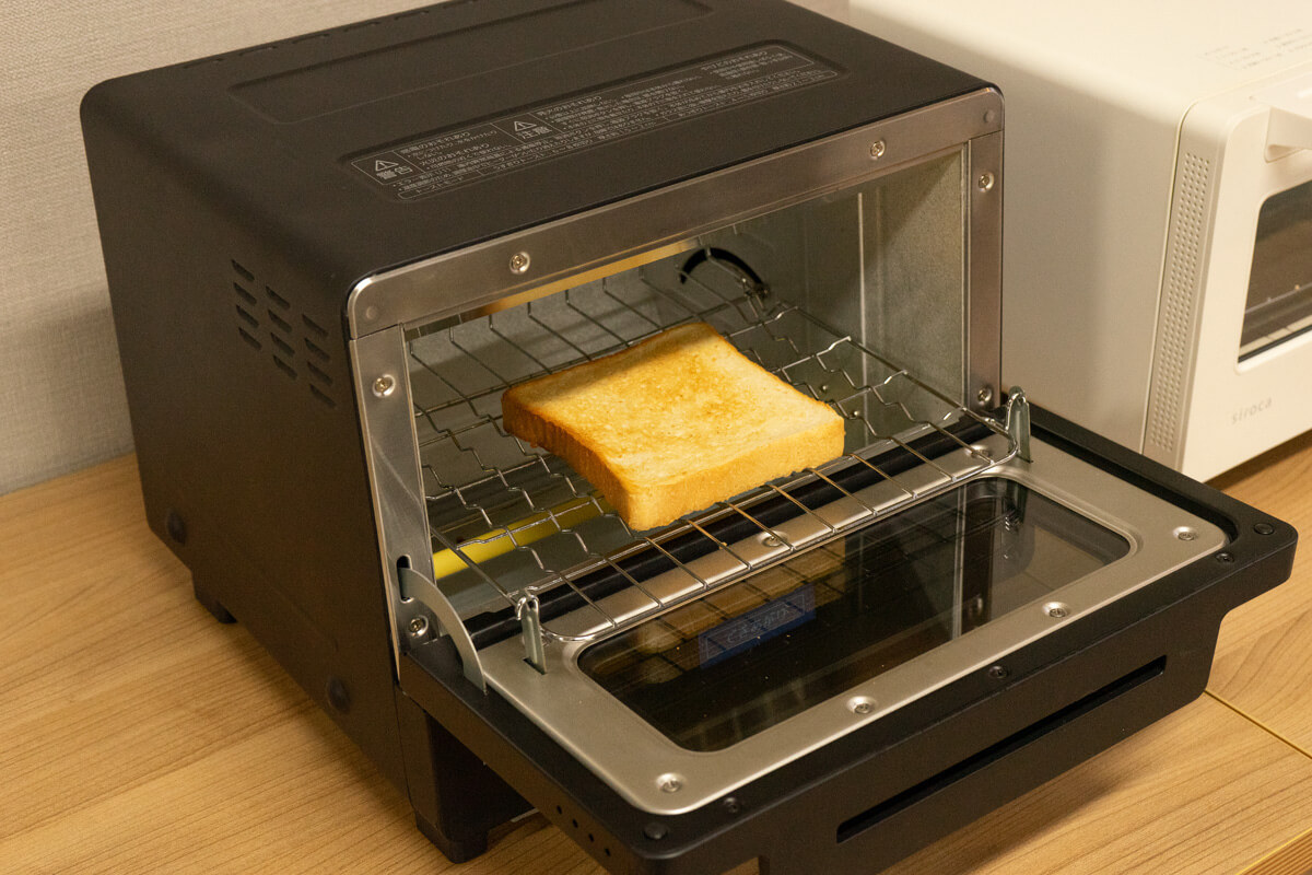 実際に冷凍パンを温めてオーブントースターの実力を比較検証！  1. 冷凍食パンのトースト
