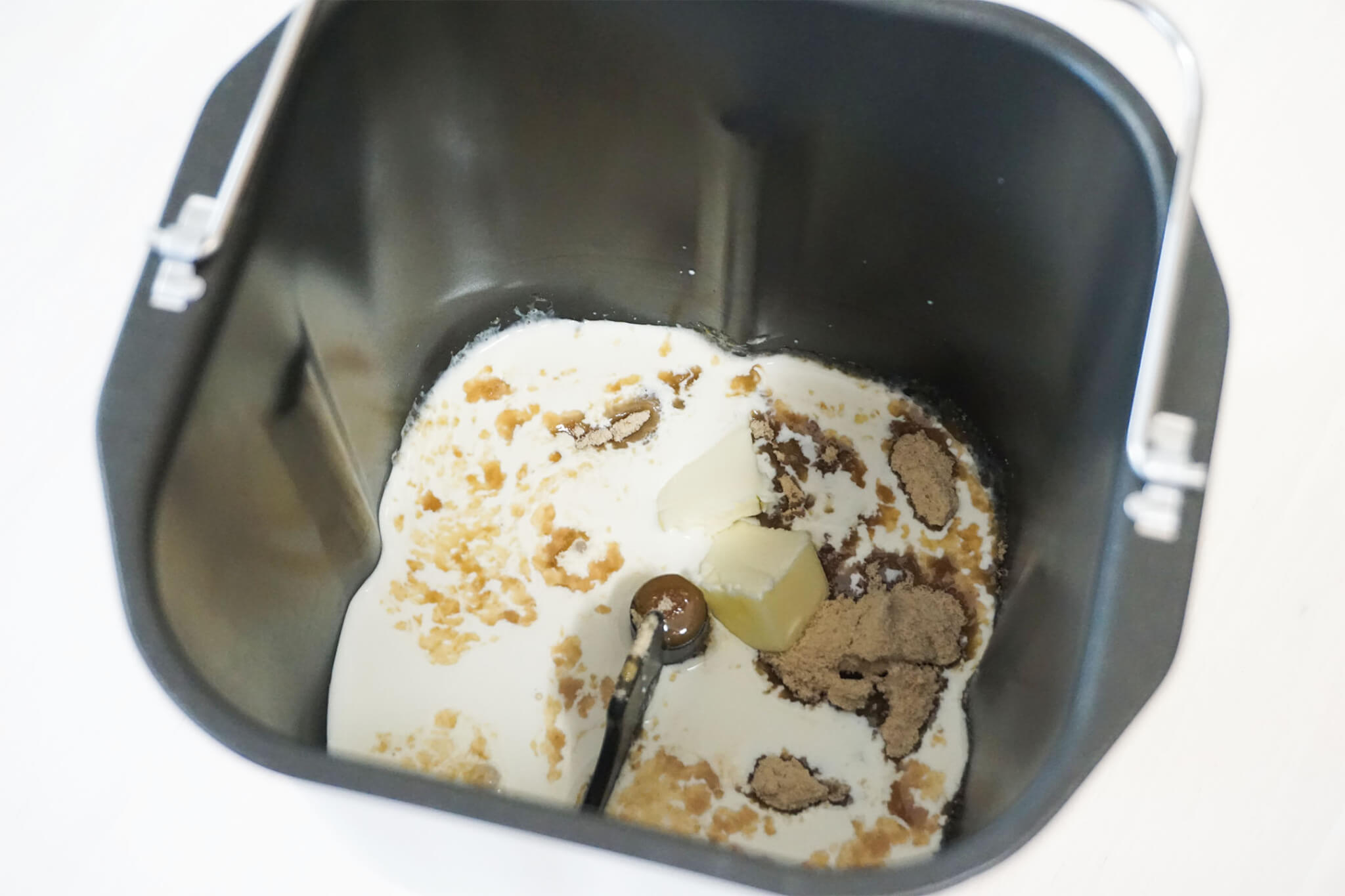 パンケースに入った生キャラメルの材料