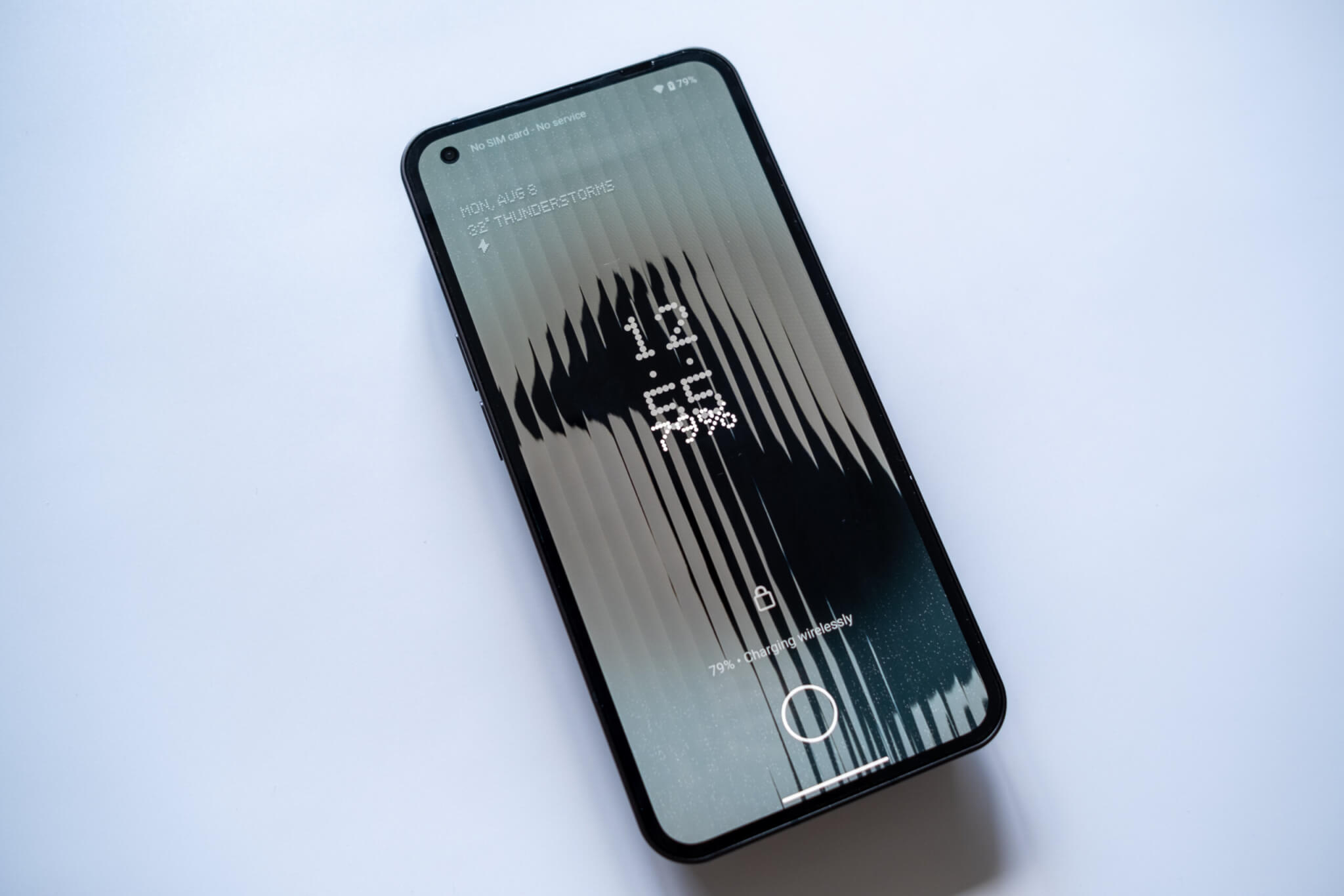 Nothing Phone (1)　最大で15Wのワイヤレス充電にも対応