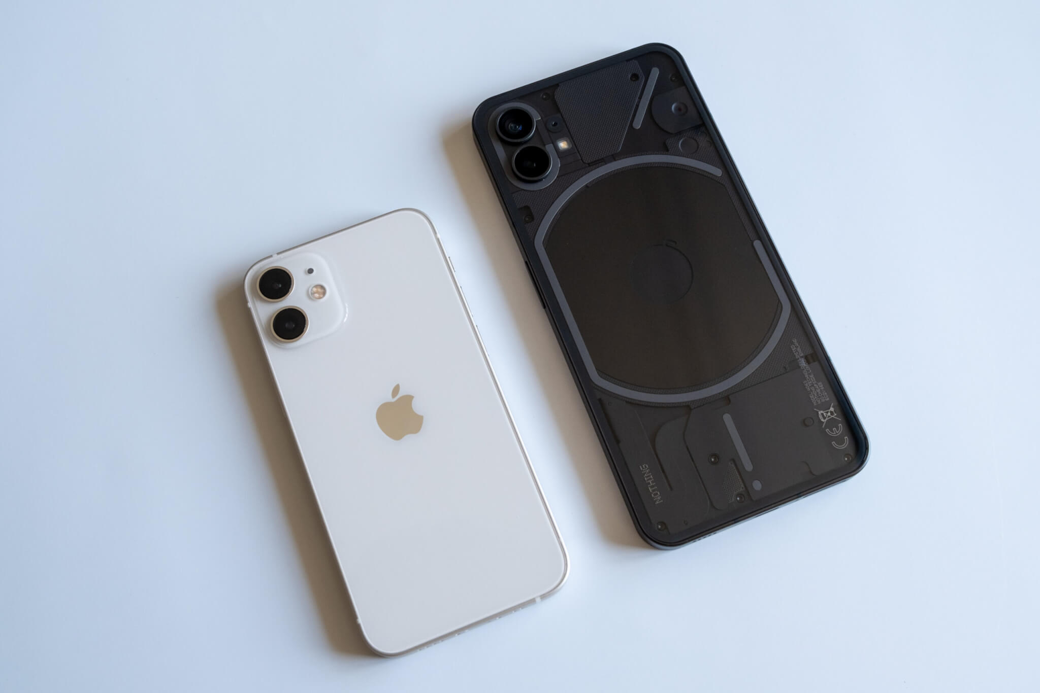 Nothing Phone (1)　iPhone 12 miniと比較