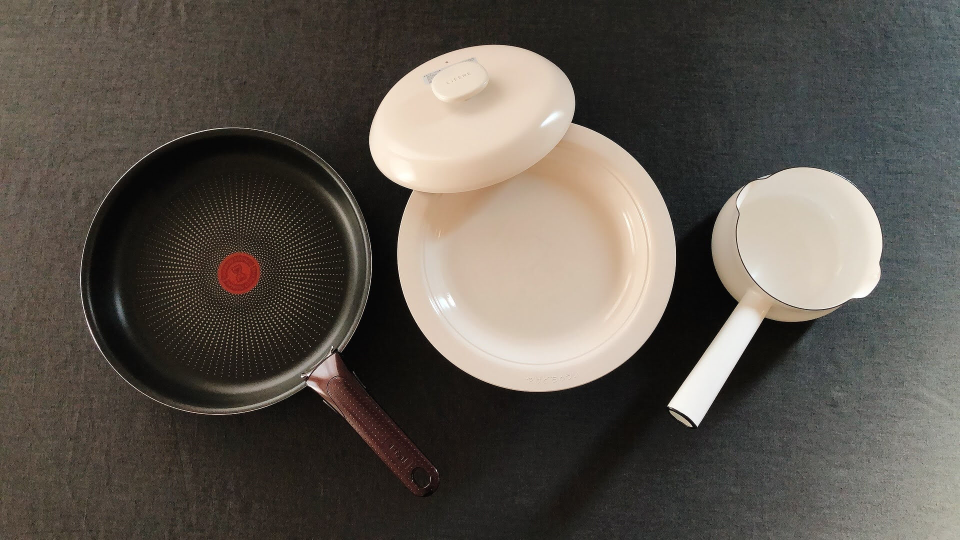 ELECOM HOT DISH IHクッキングプレートのコンパクトなサイズ感