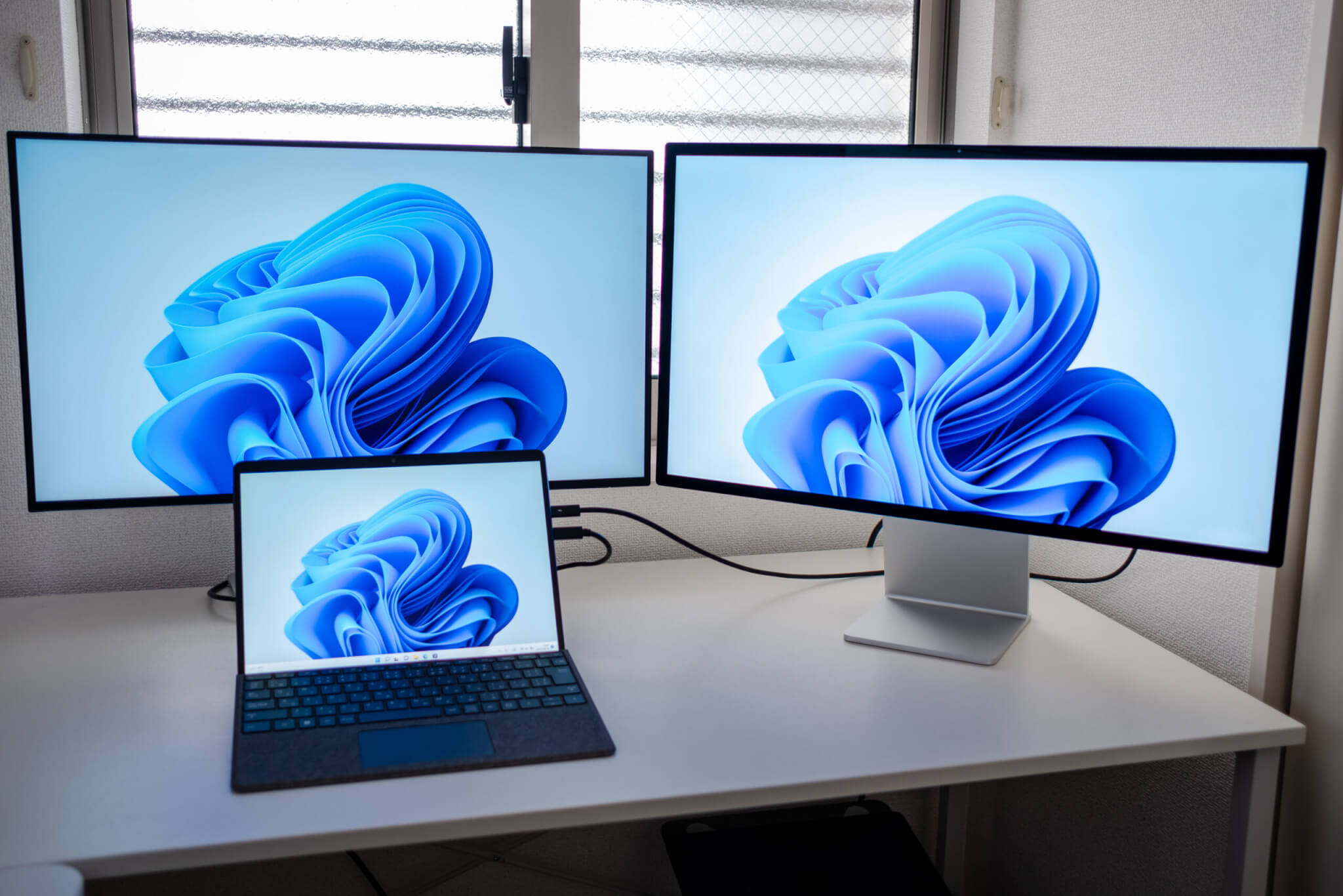 Surface Pro 8 最大で2枚の画面出力が可能
