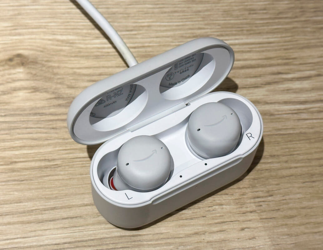 「Echo Buds」サステナビリティを考慮した環境に優しいデザイン
