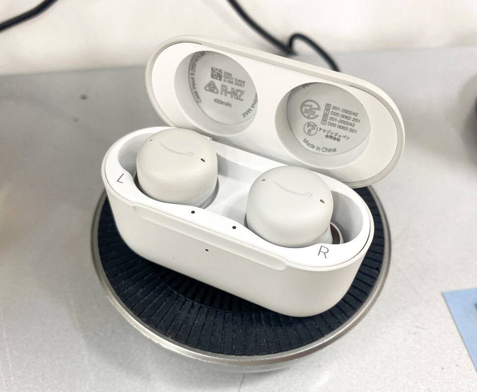 Echo Budsの特徴①Qiワイヤレス充電に対応