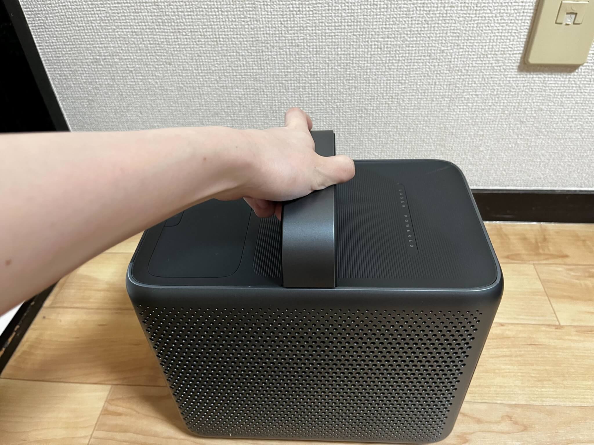 Anker Nebula Cosmos Laser 4K　ちょっと重い