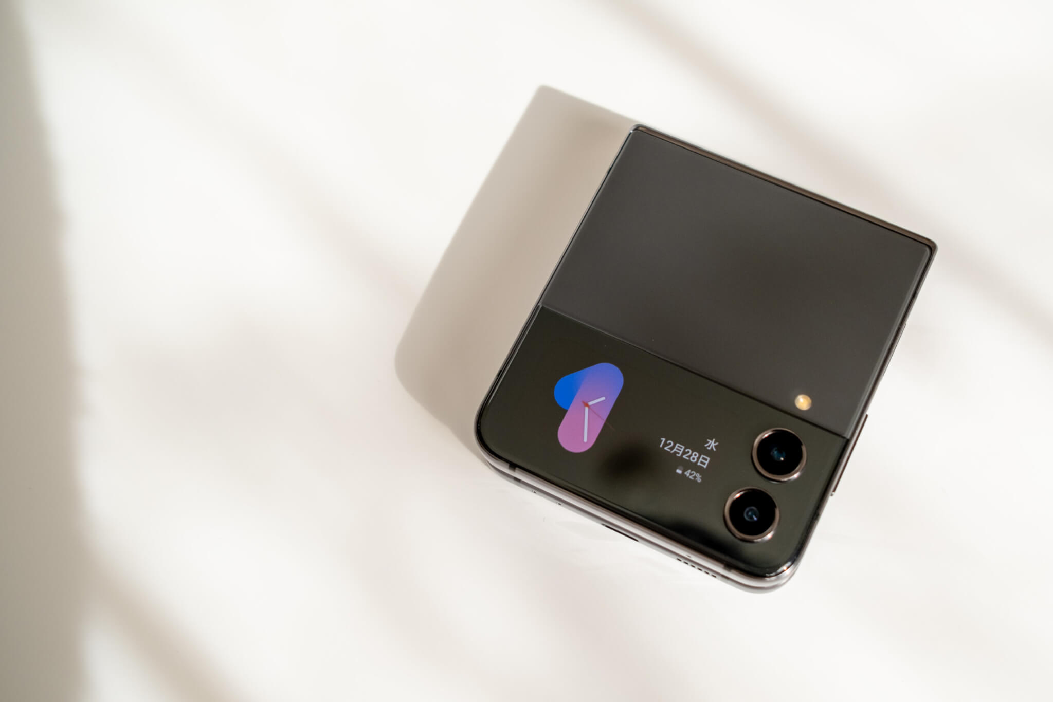 Galaxy Z Flip4 小さいカバーディズプレイでもできることは沢山