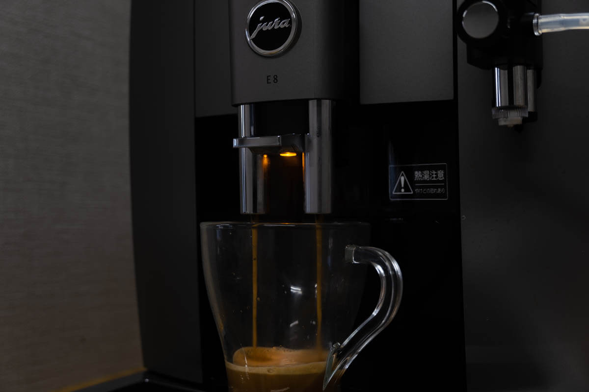 JURA E8の手元ライト