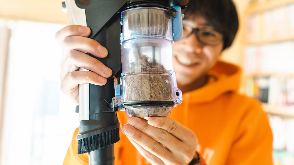 畳みの見えないホコリやチリも掃除機なら吸引してくれる