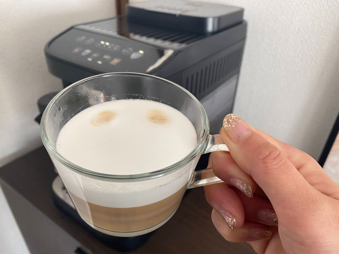 デロンギ マグニフィカ イーヴォ コーヒーマシンで作ったカプチーノ