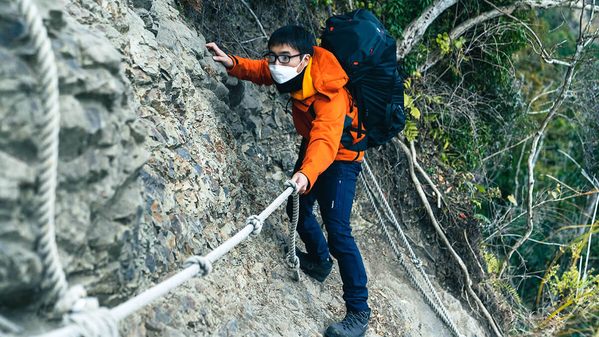 ほぼ18キロを背負って山に登る