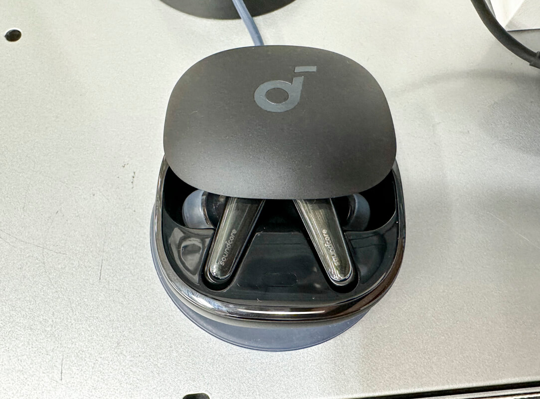 Anker Soundcore Liberty 4を実際に使ってみた感想 △：ワイヤレス充電対応だが、バッテリー持ちはやや短め