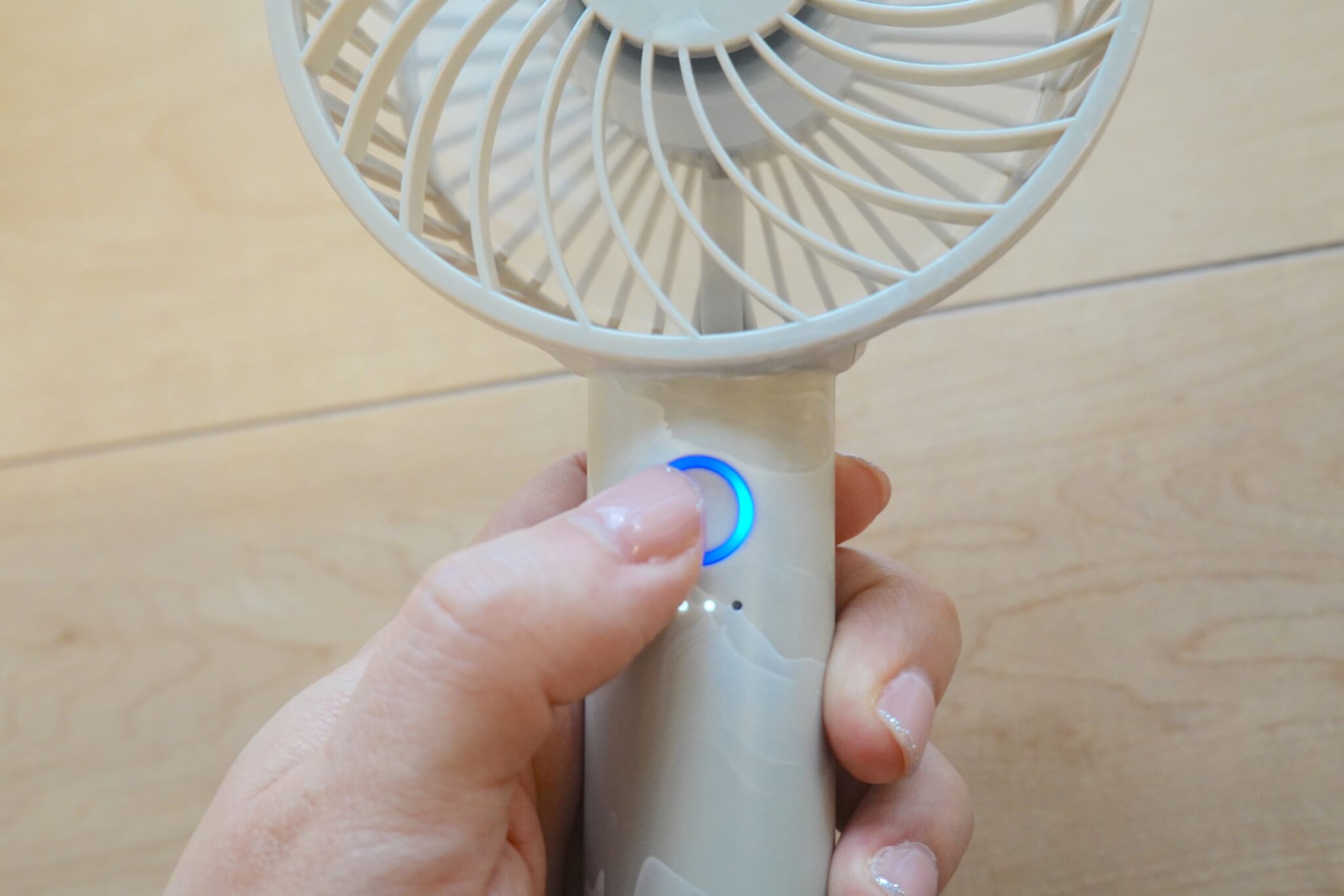 フランフラン フレ ハンディファンの使い方 風量調節