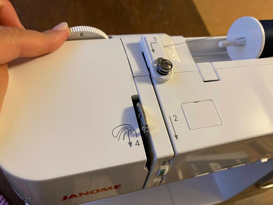 ジャノメミシンPE790Rの抑え調節ダイヤル