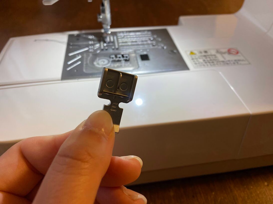ジャノメ ミシンPE790Rのファスナー用おさえ