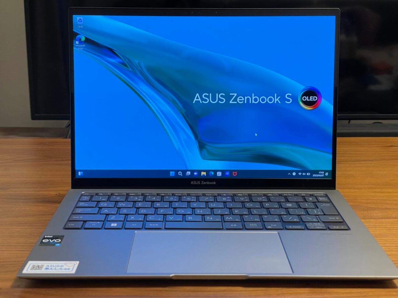 ASUS Zenbook S 13 OLED レビュー!持ち歩きたくなる高性能 ASUS Zenbook S 13 OLED レビュー!持ち歩きたくなる高性能